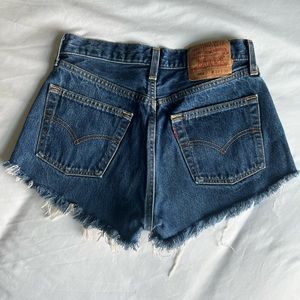 Dark Stonewash Levi’s 501 Denim Shorts Size 29